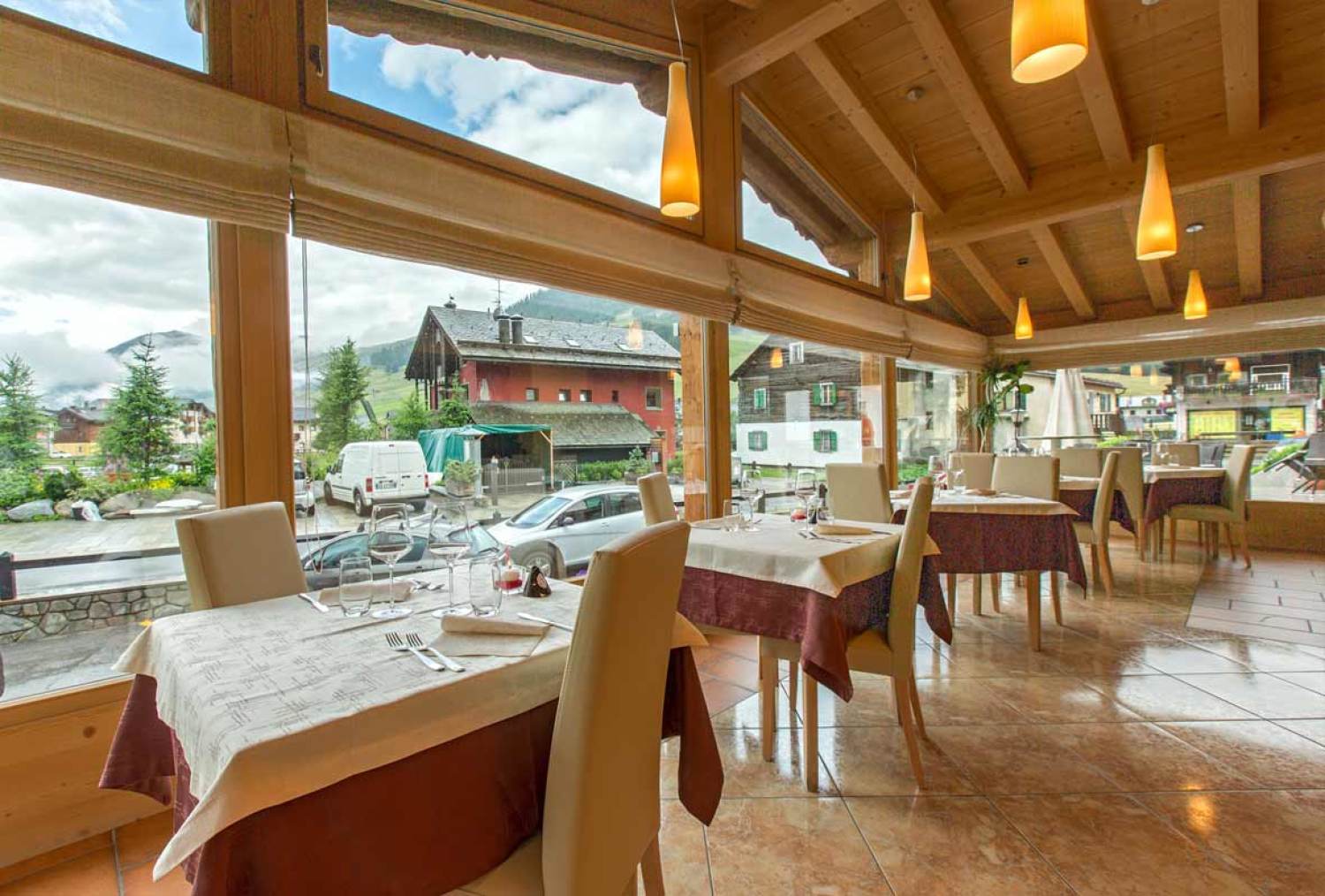 https://www.valtellinaok.com/Foto/Ristoranti/85/ristorante lanz livigno.jpg